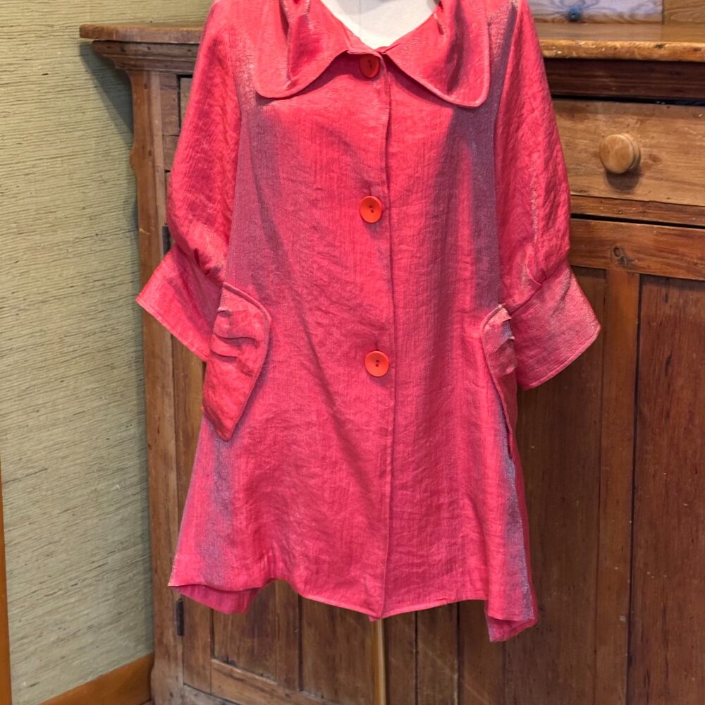 Fun Coral Colored Top Ladies M